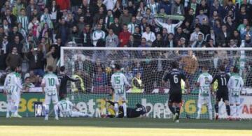 Benzema marca el 1-1.