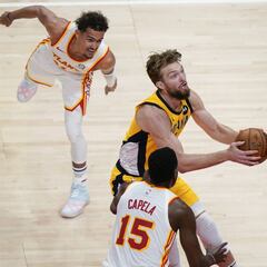 Young y Capela quieren estar con los mayores