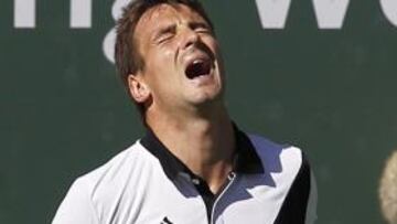 Robredo se lamenta en su partido ante Roddick.