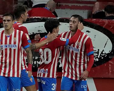 El mediocentro asturiano volvió a ser decisivo en su vuelta a la titularidad. Su preciso disparo sirvió para abrir el marcador ante el Eibar.