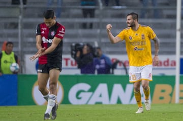 Atlas domino a los felinos durante 90 minutos, sin embargo, los rojinegros cometieron un error en el tiempo agregado, un penal de Zurita sobre Luis Quiñones mandó al punto penal al francés André-Pierre Gignac y de pierna derecha le dio la victoria a los Tigres, además, llegó a su gol número 100 con su equipo en todas las competencias.