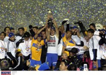 El 11 de diciembre de 2011, los Tigres de la UANL, ya dirigidos por Ricardo Ferretti, rompieron una sequía de 29 años sin ser el mejor equipo de México. Esa noche, en un lleno Estadio Universitario, los felinos doblegaron   con global de 4-1 a Santos en la Final del Apertura y así lograron el tercer título de Liga para la institución.