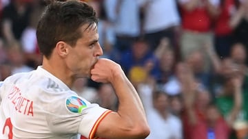 Azpilicueta celebra el segundo gol de España en el partido ante Croacia.
