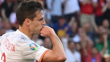 Azpilicueta celebra el segundo gol de Espa&ntilde;a en el partido ante Croacia.