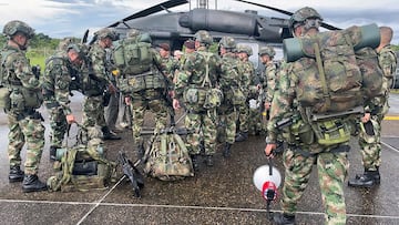 Soldiers who will support the search operation for child survivors from a Cessna 206 plane that crashed more than two weeks ago in the jungles of Caqueta, get ready to board a helicopter in San Jose del Guaviare, Colombia May 19, 2023. Colombian Military Forces/Handout via REUTERS  ATTENTION EDITORS - THIS IMAGE WAS PROVIDED BY A THIRD PARTY. MANDATORY CREDIT. NO RESALES. NO ARCHIVES