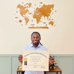 Yimmy Chará se gradúa de arquitecto