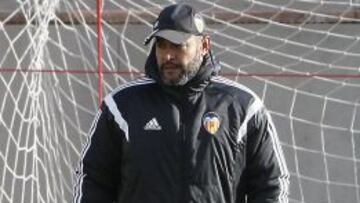 Nuno en el entrenamiento del Valencia