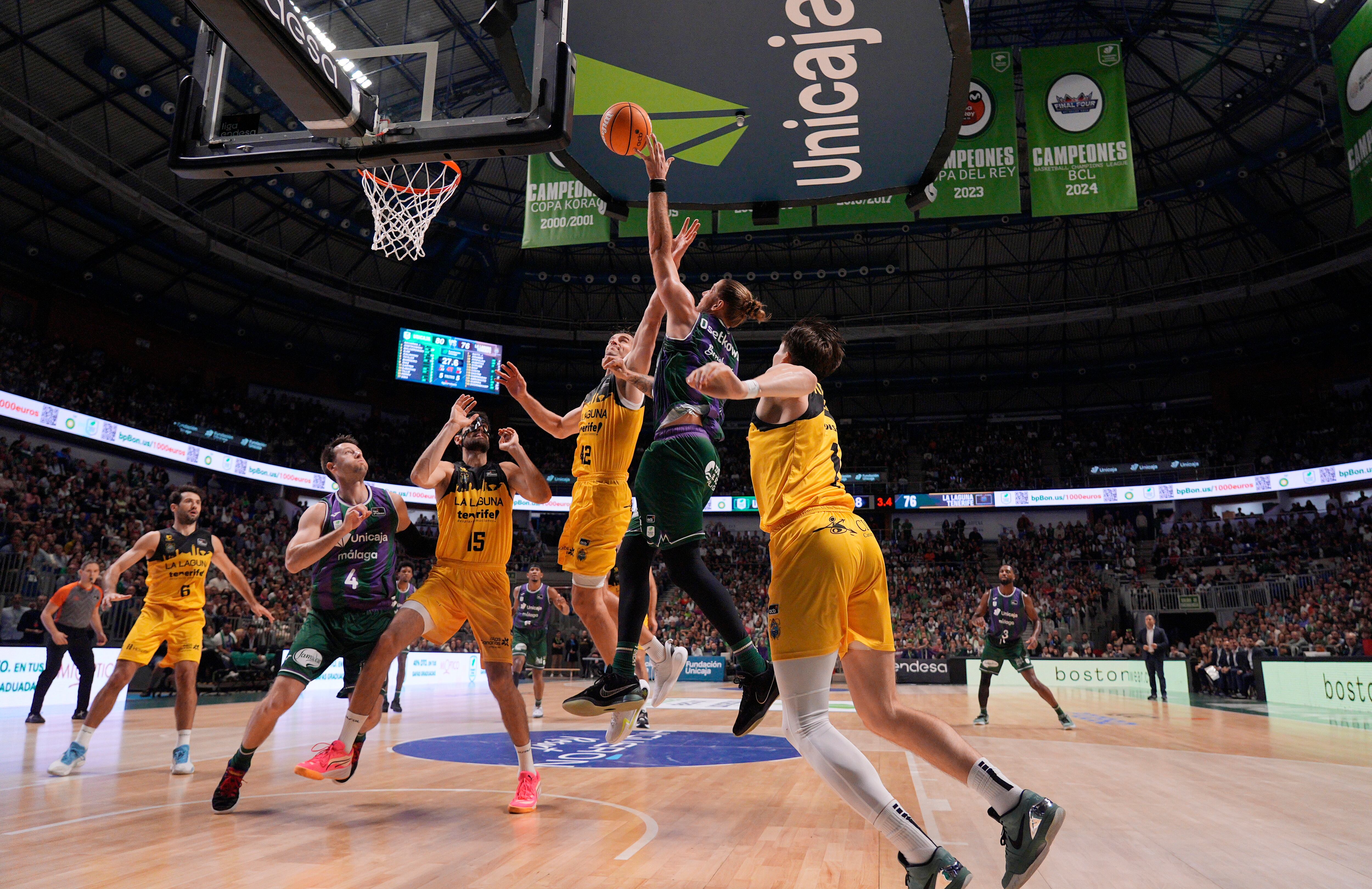 30/11/24 Baloncesto ACP Endesa Unicaja - La Laguna Tenerf Dylan Ostkovsky