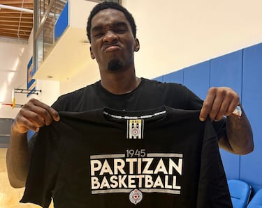 Con 28 años, el escolta estadounidense llega al Partizan tras jugar siete temporadas en la NBA. En su última campaña, Shake militó en Brooklyn Nets y en Los Angeles Lakers, disputando 57 partidos en los que promedió 5,5 puntos por encuentro.