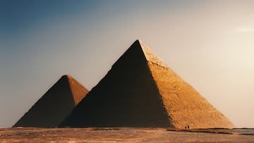 Pyramid of Khafre, The Great Pyramid of Giza, Largest Egyptian pyramid. Giza pyramids complex landscape.