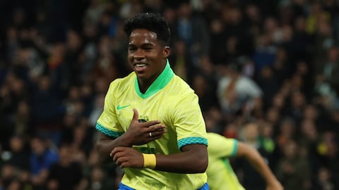 The 17-year-old sensation scored his first goal at the Santiago Bernabéu for Brazil in their 3-3 tie against Spain and he ran over to hug his father in the stands.