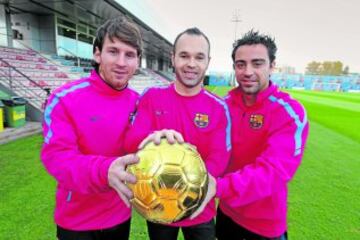  Xavi, Iniesta y Messi coparon el podio para el Balón de Oro en 2010. Premio que al fnal alzaría el argentino.