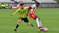 Franc&eacute;s cubre a Sadiq en la visita del Zaragoza al Almer&iacute;a la pasada temporada.