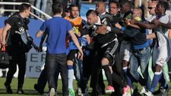 Las imágenes del ataque de los ultras del Bastia a jugadores del Lyon