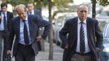 <b>CAMBIOS. </b>Manuel LLorente y Fernando Roig, a la llegada a la reunión celebrada ayer.