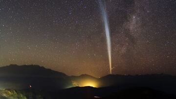 Comet Lovejoy seen on the sky in the vicinity of Santiago, Chile. The image was taken by ESO Photo Ambassador Yuri Beletsky. See more of his images in the Archive.