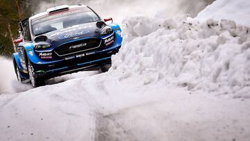 Suninen (Ford) en el Rally de Suecia.