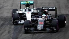 A Rosberg le llevó poco tiempo superar a Alonso tras la salida de Montreal.