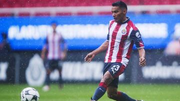 El centrocampista de Chivas marcó un gol en el entrenamiento del Rebaño al mismo estilo del que alguna vez hicieron Bale y Messi.