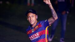 UOL: Neymar quiere renovar pero su padre prefiere el PSG