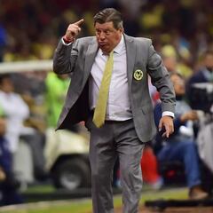 En redes sorprendió el cese de Miguel Herrera; ya lo colocan en Cruz Azul