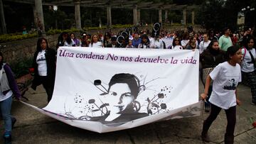 26 de mayo de 2013
Pocas personas se acercaron al Parque Nacional para el plantón que se convocó para homenajear la memoria de Rosa Elvira Cely, luego de que este viernes se cumpliera un año de su asesinato. 
Mario Franco - Colprensa