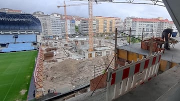 Obra de reconstrucci&oacute;n de la grada de Marcador en el estadio de Bala&iacute;dos.