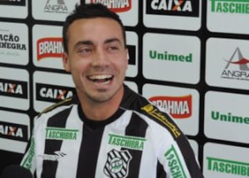 Roberto Cereceda juega en el Figueirense.