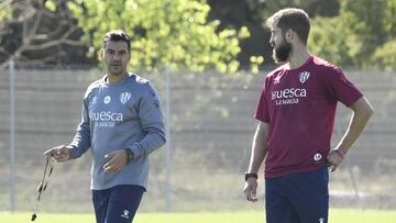 Michel, junto a Pulido durante un entrenamiento del Huesca.