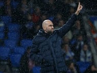 SAN SEBASTIÁN, 25/01/2026.- El entrenador del Celta de Vigo, Claudio Giráldez, durante el partido de LaLiga disputado entre la Real Sociedad y el Celta de Vigo este domingo en el estadio de Anoeta de San Sebastián. EFE/Javier Etxezarreta