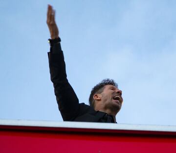 23/05/21  CELEBRACION AFICIONADOS ATLETICO DE MADRID EN EL WANDA METROPOLITANO  seguidores celebrando el titulo de campeones de liga 20/21  SIMEONE