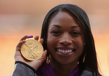 Allyson Felix logr¨® tres oros al imponerse en los 200 metros y en los dos relevos