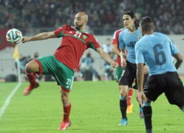 Marruecos-Uruguay. Nourddine Amrabat y Alvaro Pereira.