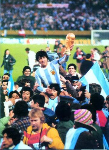 Mundial de Argentina de 1978. La final la jugaron Argentina y Holanda el 25 de junio. Ganó Argentina por 3-1; Pasarella recogió el trofeo. A sus 25 años era uno de los capitanes más jóvenes de los Mundiales.