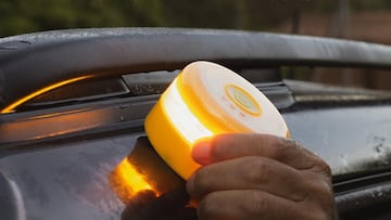 Baliza V16 con luz de emergencia para el coche