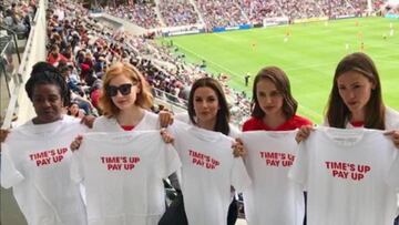 Natalie Portman, Jessica Chastain, Eva Longoria, Jennifer Gardner y Uzo Aduba, asistieron al encuentro entre la selección femenina de futbol de Estados Unidos y la de Bélgica