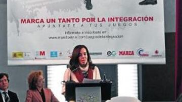 <b>AUDITORIO. </b>Mercedes Coghen, durante la presentación.