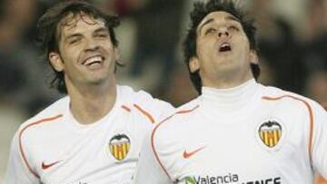 <strong>VICENTE, DECISIVO.</strong> Vicente revolucion¨® al Valencia ante el Racing.
