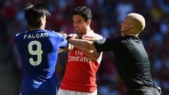 La calentura de Falcao con Arteta por falta sobre Matić