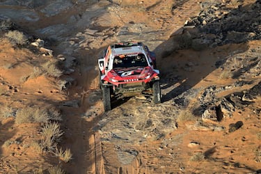 El piloto sudafricano Henk Lategan, del equipo Toyota Gazoo Racing W2rc, y el copiloto sudafricano Brett Cummings compiten en la quinta etapa. 