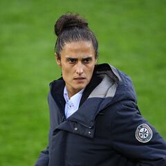 “No tenemos una jugadora que mida dos metros, como no pongamos una jugadora encima de la otra...”