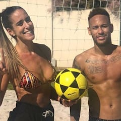 Neymar sonríe tras el Mundial
