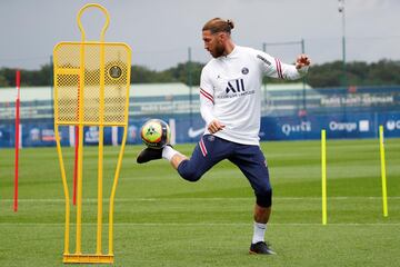 Primer entrenamiento del jugador nacido en Camas con el club parisino. 