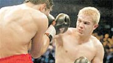 <b>PUNDONOR.</b> Rubén Varón peleó hasta el final por el título mundial.