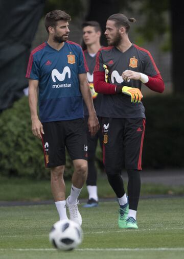 Gerard Piqué y David De Gea.