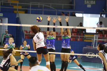 Luego de tres derrotas consecutivas la Universidad San Martín saboreó la victoria al derrotar por 3 a 0 a la Universidad Sise con parciales 25-10, 25-18, 25-13 en una hora de juego. Las mayores anotadoras del equipo santo fueron Flavia Montes, Maguilaura Frías y Leslie Leyva quienes anotaron 10 puntos cada uno para su equipo.