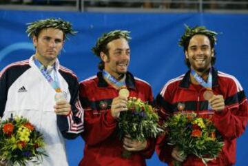 González y Massú se subieron al podio en los Juegos de 2004.