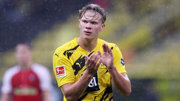 DORTMUND, GERMANY - OCTOBER 03: Erling Haaland of Borussia Dortmund reacts during the Bundesliga match between Borussia Dortmund and Sport-Club Freiburg at Signal Iduna Park on October 03, 2020 in Dortmund, Germany. A limited number of fans have been allo