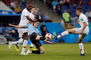 Edinson Cavani, Raphael Guerreiro y William Carvalho.