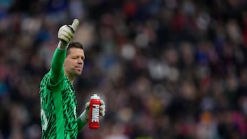 BARCELONA, 02/03/2025.- El guardameta del FC Barcelona, Wojciech Szczesny, durante el partido de LaLiga EA Sports entre FC Barcelona y Real Sociedad, este domingo en el estadio Olímpico de Montjuic de Barcelona. EFE/ Alejandro García